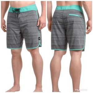 NWT DAKINE Seedling Board short Sz 28